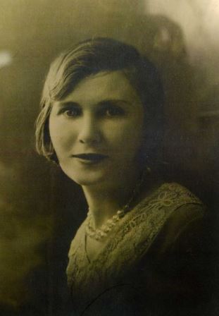 Goldie Steinberg, as a younger woman