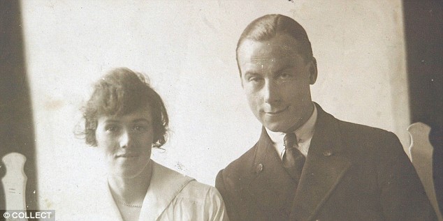 Henry Allingham, with his wife